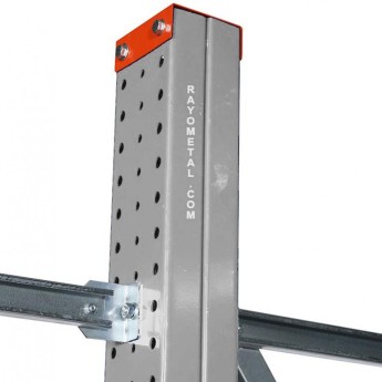 Zoom sur le bras du rayonnage cantilever double embase